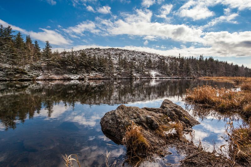 горный пейзаж, лес, облака, озеро, природа, россия, приморье, горы Осень на горе Ольховой фото превью