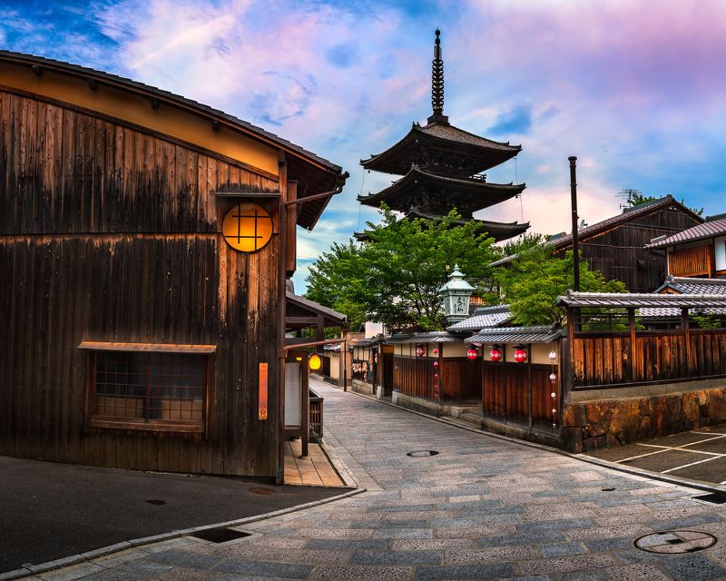 ancient, architecture, asia, asian, buddhism, building, city, cityscape, culture, dawn, electric, gion, higashiyama, hokanji, illuminated, japan, japanese, kansai, kyoto, kyoto-bu, kyoto-shi, landmark, lights, morning, night, old, orient, pagoda, region,  Утренний Киото и пагода Ясака фото превью