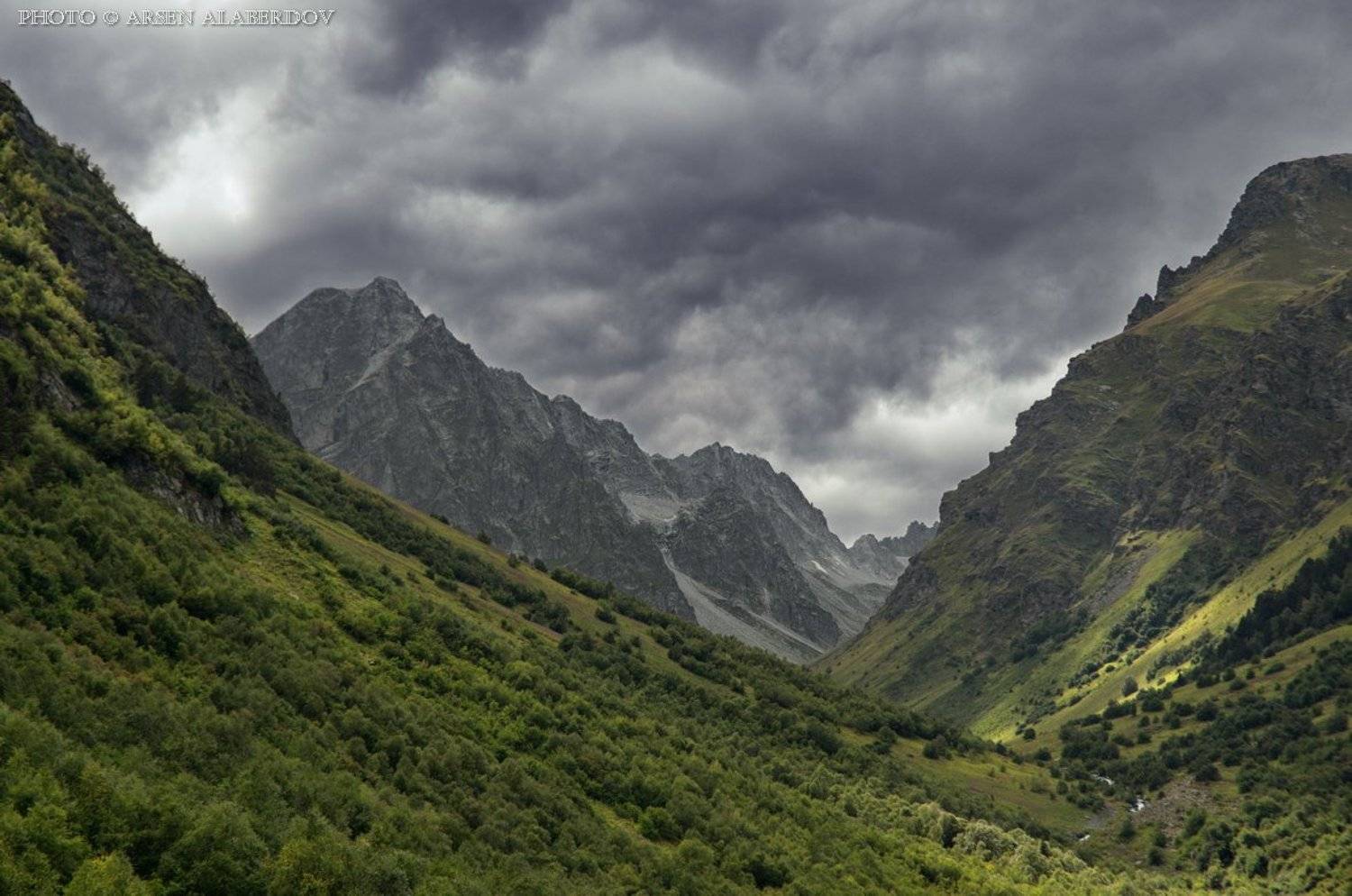 Бадукские озёра, Горы, Карачаево-черкесия, Лес, Непогода, Северный Кавказ, Теберда, Тебердинский заповедник, Туризм, Тучи, Ущелье, Арсен Алабердов