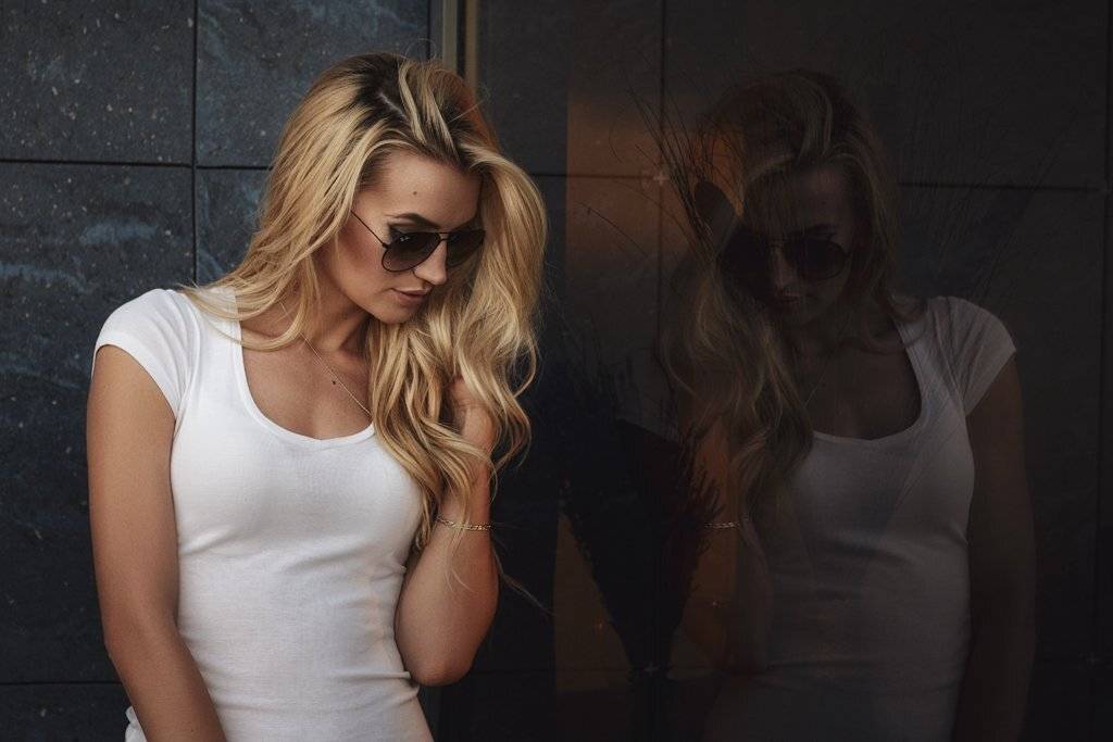 girl,ivankopchenov,natural light,outdoor,portrait,иванкопченов,портрет,портрет девушки,город, отражение, рефлекс, очки, лето, девушка, Иван Копченов