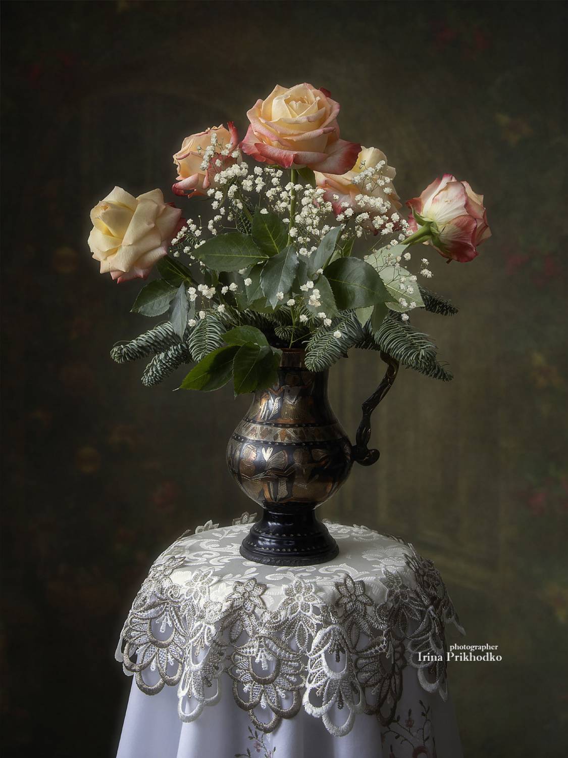 натюрморт, цветы, розы, букет, еловые ветки, новогодний фон, Приходько Ирина