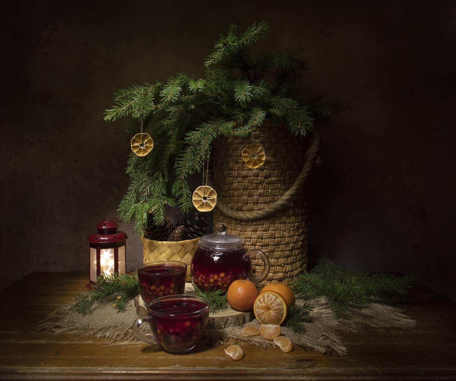 натюрморт, ягоды., мандарины, ель, фонарь, Татьяна Феденкова