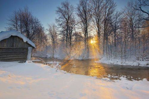 На реке у бани