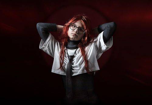 Портрет на красном фоне. (скука)