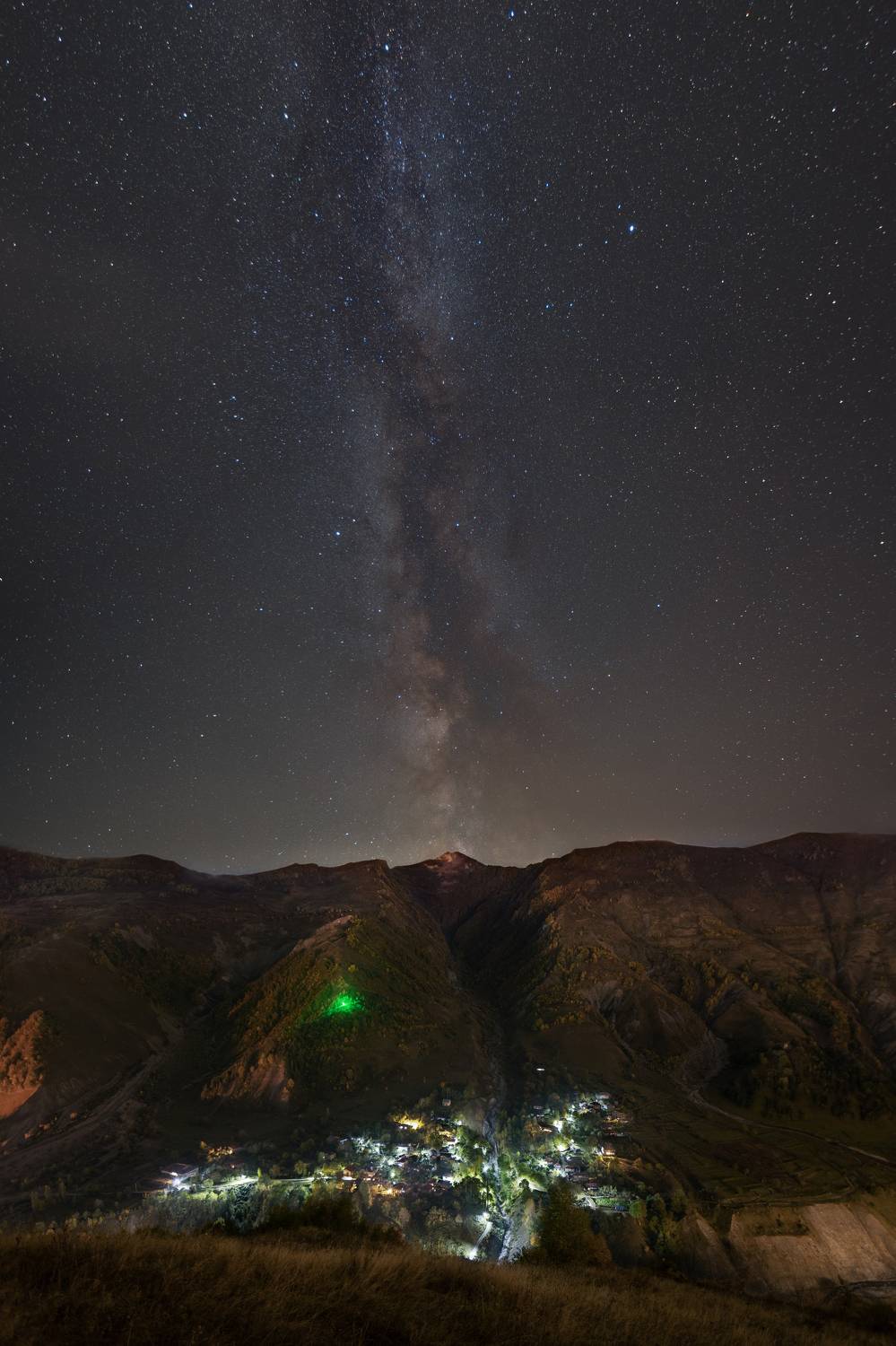 ночь, звезды, млечный путь, грузия, казбеги, осень, деревья, астрофото, пейзаж, Влад Рябинин