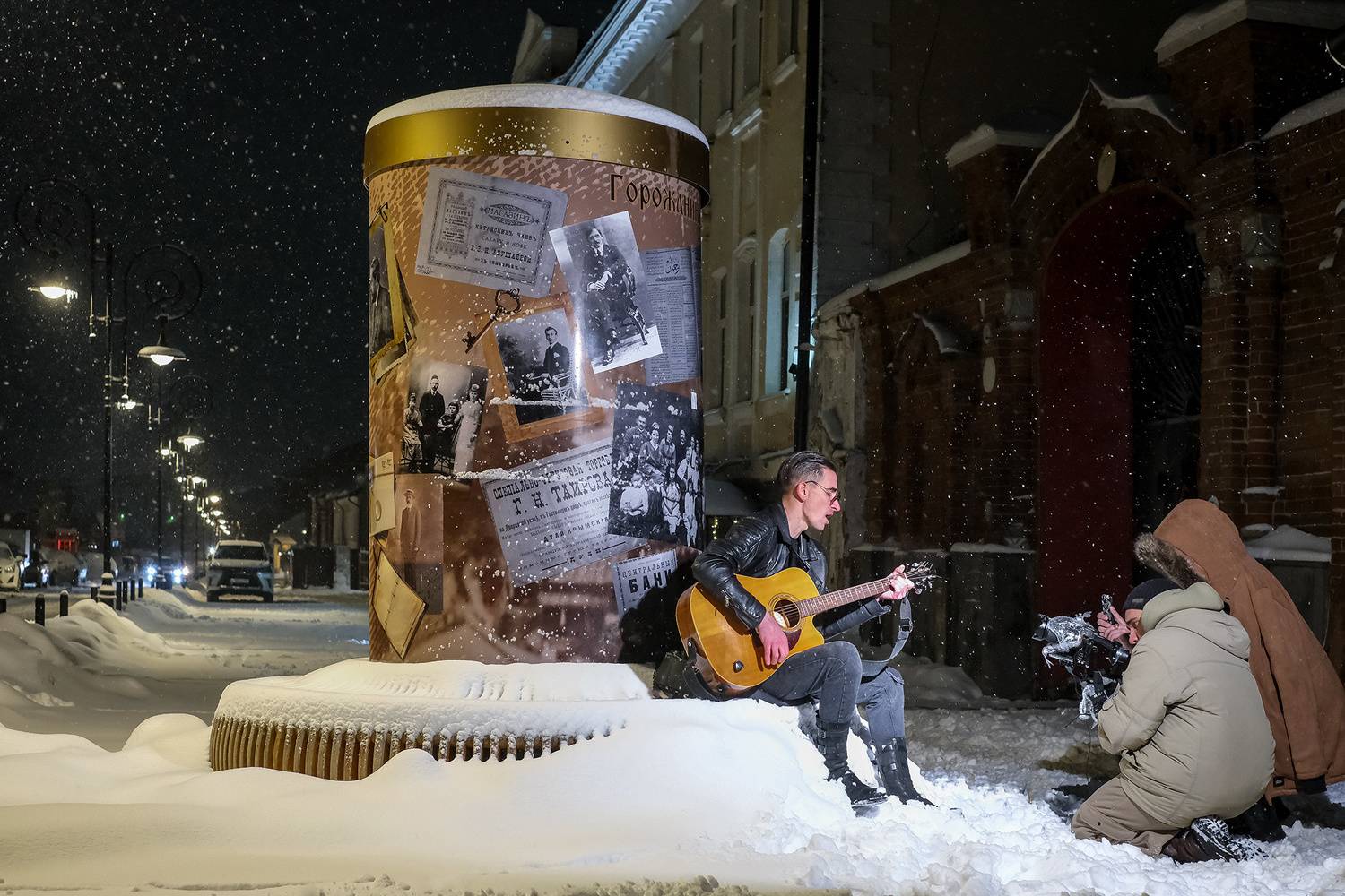 зима город улица музыкант, Владислав Никишин