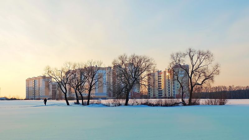 витебск, зима, мороз, утро, рассвет, одинокий прохожий Утро на окраине Витебска. фото превью