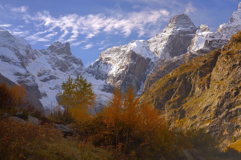 Осеннее утро в горах фото превью