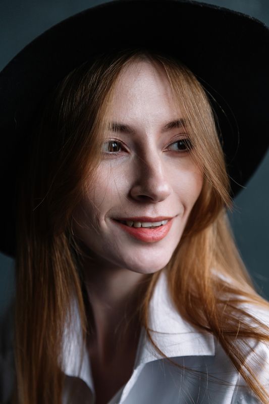 портрет, жениский портрет рыжая девушка Юля фото превью