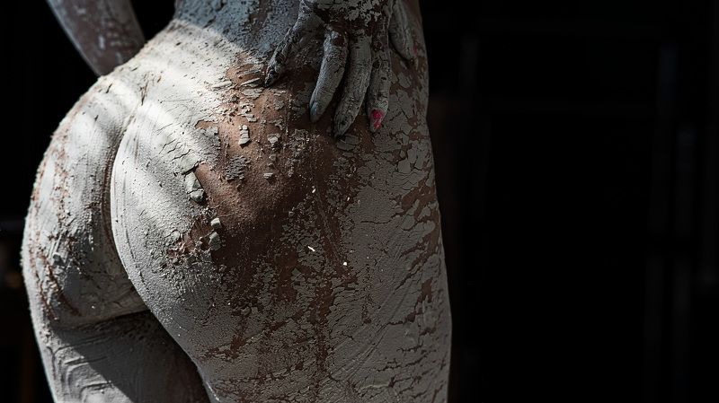 попа, гипс, круано, большая, трещинки  фото превью