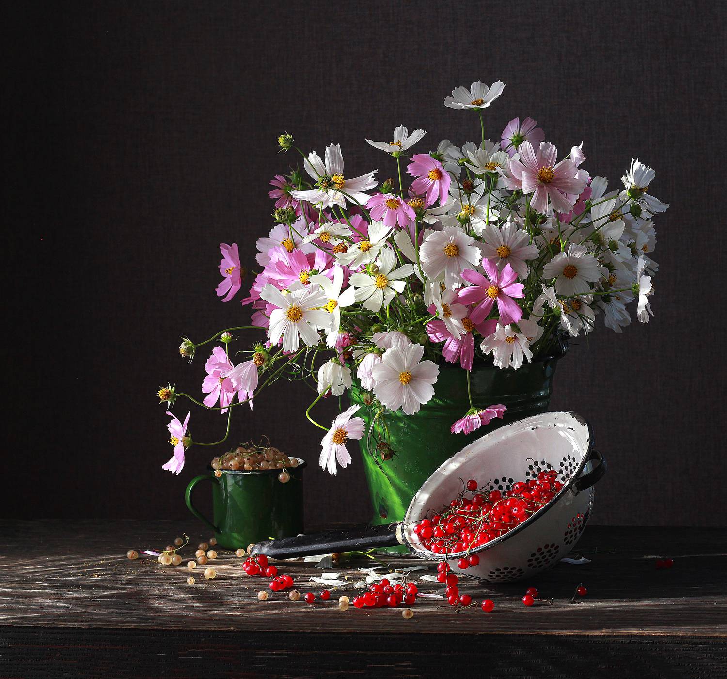 натюрморт, фотонатюрморт, still life, stillifefoto, художественное фото, фотохудожник, наталья  казанцева, цветочный натюрморт, букет, космея, ягода, красная смородина, Наталья Казанцева