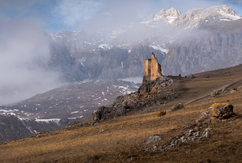 северная осетия, алания, куртатинское ущелье, сторожевые башни, халгон, цмити, нд, покинутые миры, осетия, туман, туманы, туманы нд, северный кавказ Вечные стражники гор фото превью