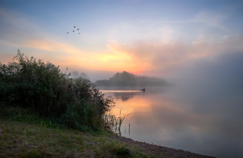рассвет, лето, река, небо, туман, рыбак, Рыбалка на рассвете фото превью