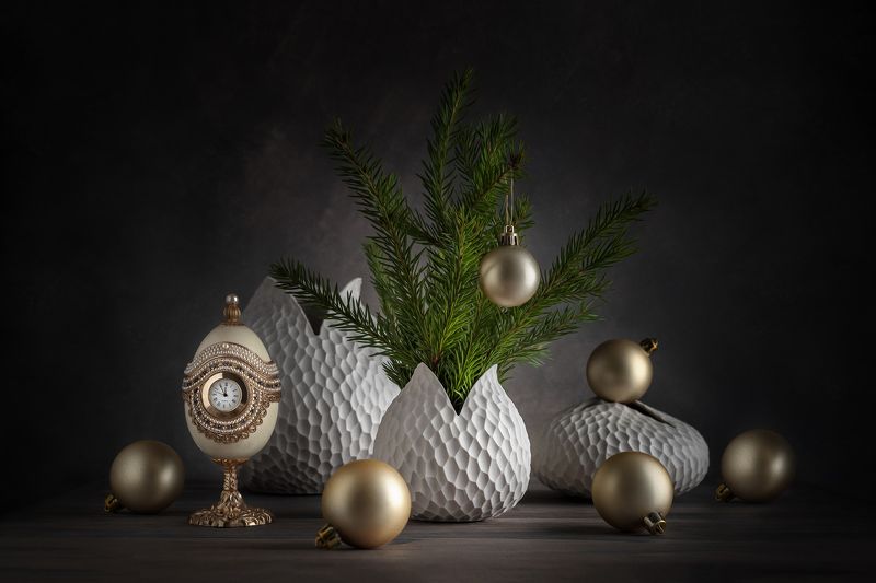 натюрморт, новогодний, часы, ваза, шары  фото превью