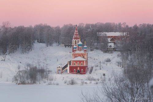 Зимний закат и Романовский берег