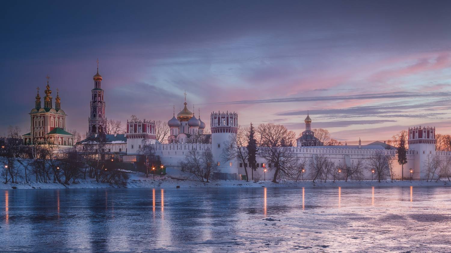 новодевичий монастырь, закат, краски,  отражение, москва, лед, рождество, новодевичий монастырь на закате, зима, снег, город, Сергей Садов