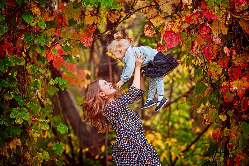 Осень, семья, игры, счастье, смех, листопад Игра фото превью