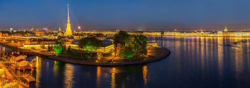 В лучах славы.