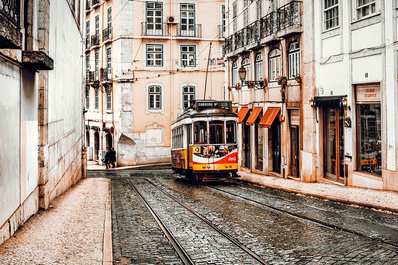город, лиссабон, улица, трамвай, ноябрь, тротуар // фото превью