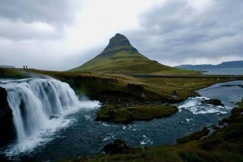 Шторм у водопада