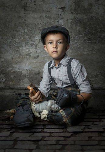 shoe shiner