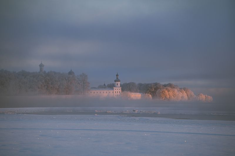 новгородская область, рассвет, юрьево, юрьев монастырь Юрьев монастырь фото превью