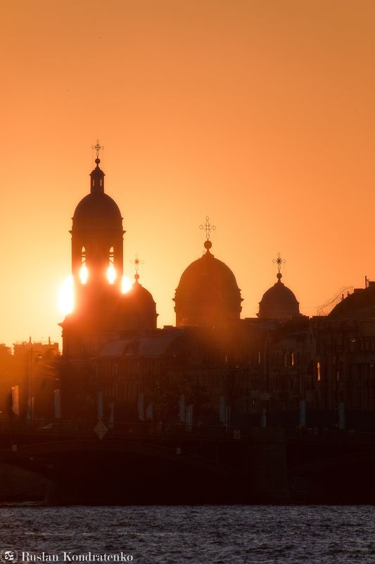 Закат за Князе-Владимирским собором фото превью