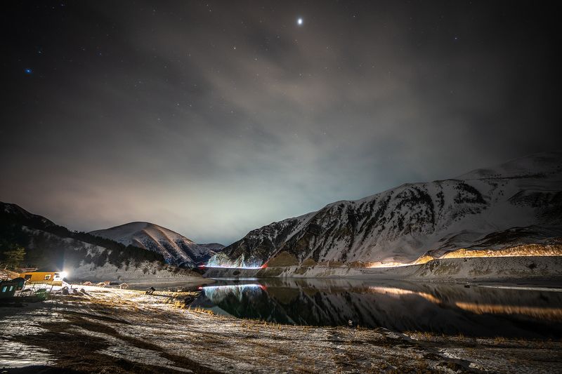 Озеро Кезеной-Ам ночью фото превью