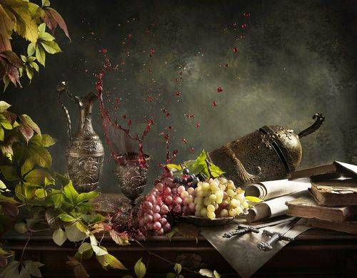 Натюрморт с доспехами и вином.