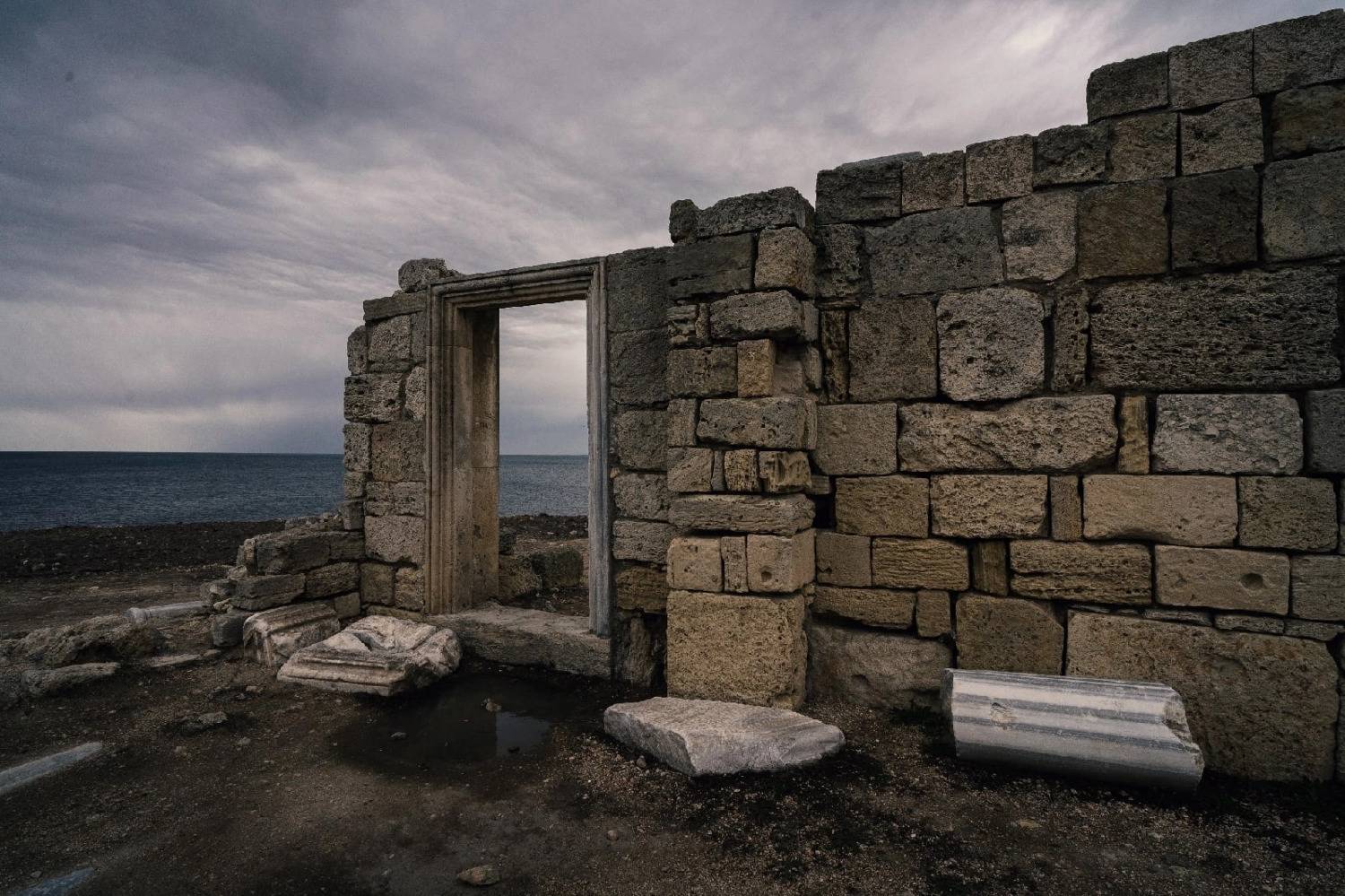 зима, пейзаж, архитектура, древность, полис, городище, врата, колонны, история, культурное наследие, пляж, черное море, херсонес таврический, севастополь, россия, Щербак Анатолий