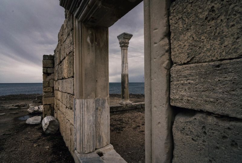 архитектура, античность, древность, монументальность, история, культурное наследие, цивилизация, эллада, херсонес таврический, атмосферное, загадочное, севастополь, россия Врата нерушимой вечности. фото превью