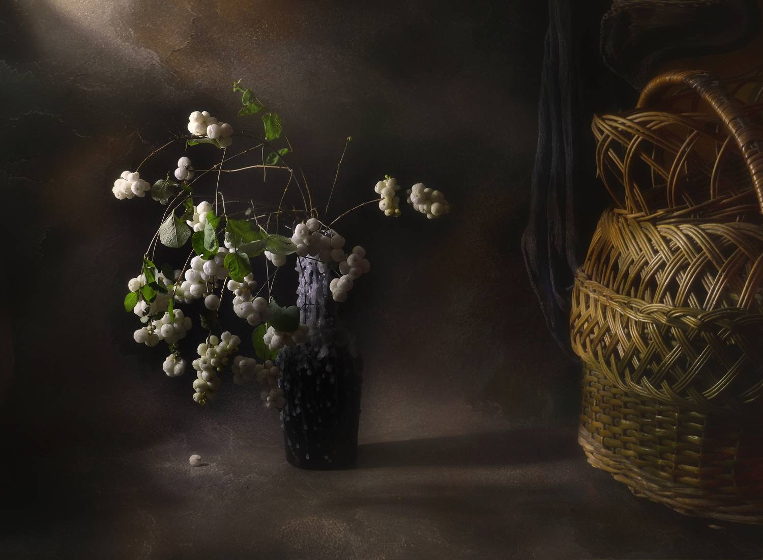 букет,корзина,ваза,снежноягодник,свет, Инаида