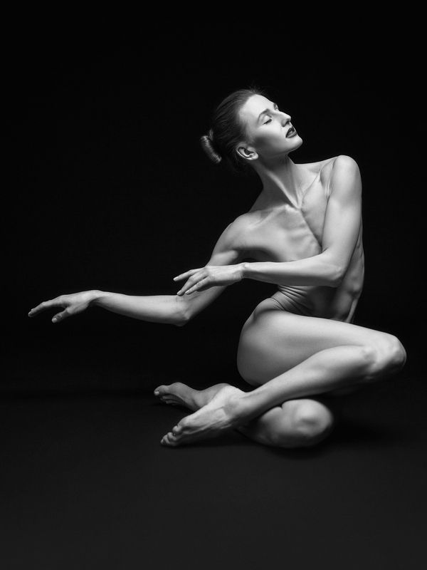 чб обнаженная девушка студия Марина фото превью