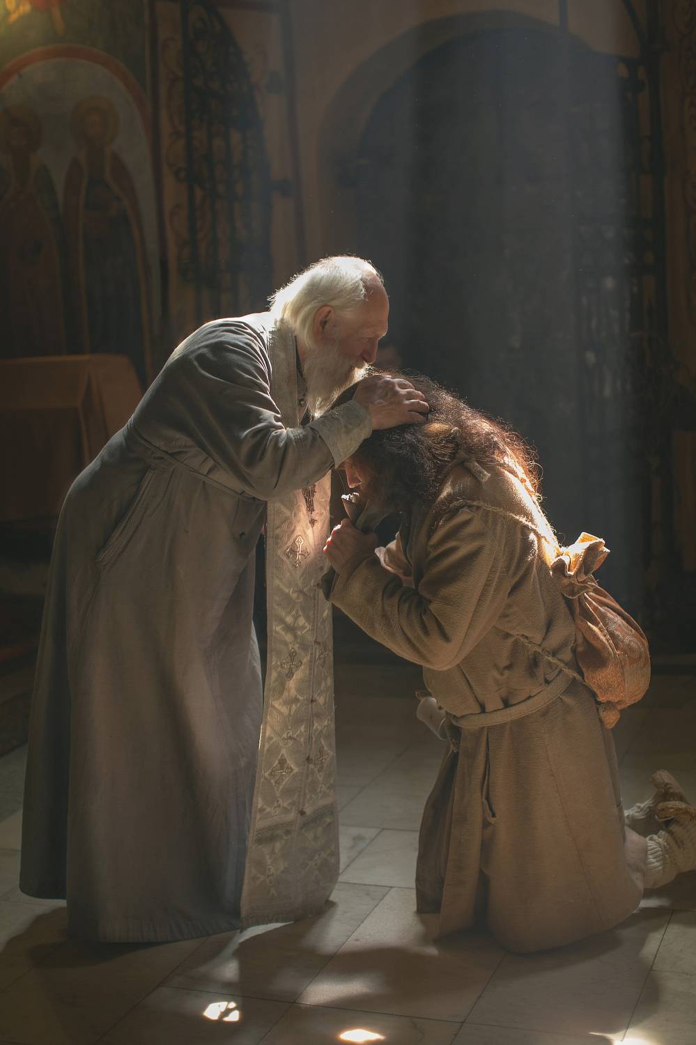 храм свечи дорога свет покаяние молитва любовь иконы бог тепло озарение терпение мужчина старец, Шепелева Татьяна