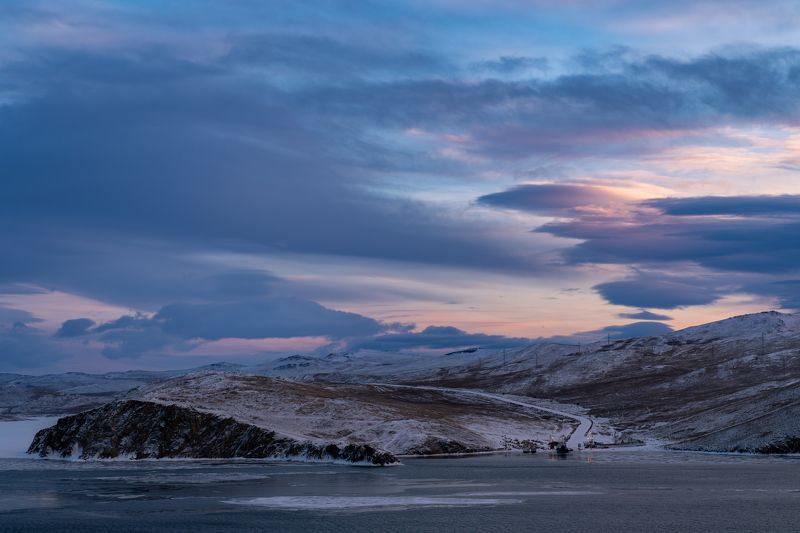 Вид на пролив Ольхонские ворота фото превью