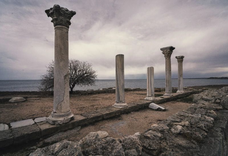 архитектура, античность, древность, монументальность, история, культурное наследие, цивилизация, эллада, херсонес таврический, атмосферное, загадочное, севастополь, россия Колонны, подпирающие небо Херсонеса. фото превью