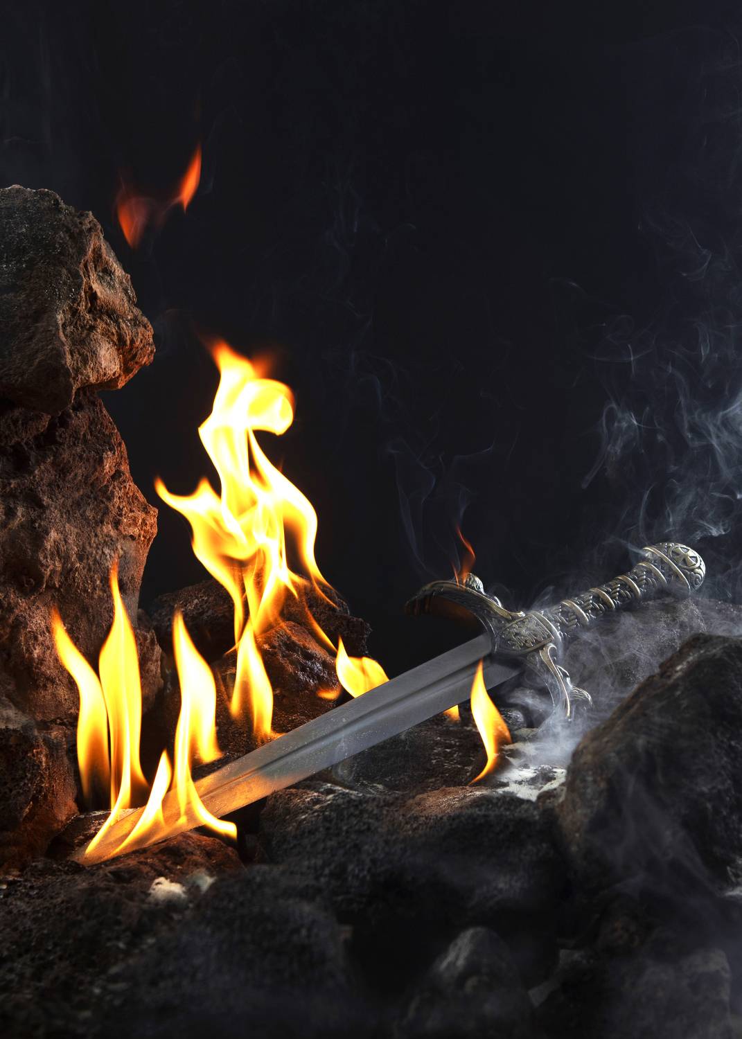 кинжал, рыцарь, бой, средневековье, доблесть, подвиг, честь, поединок, копия, ричард, львиное сердце, король, натюрморт, постановка, оружие, металл, пламя, гореть, полыхать, история,, Kostomarova Alla