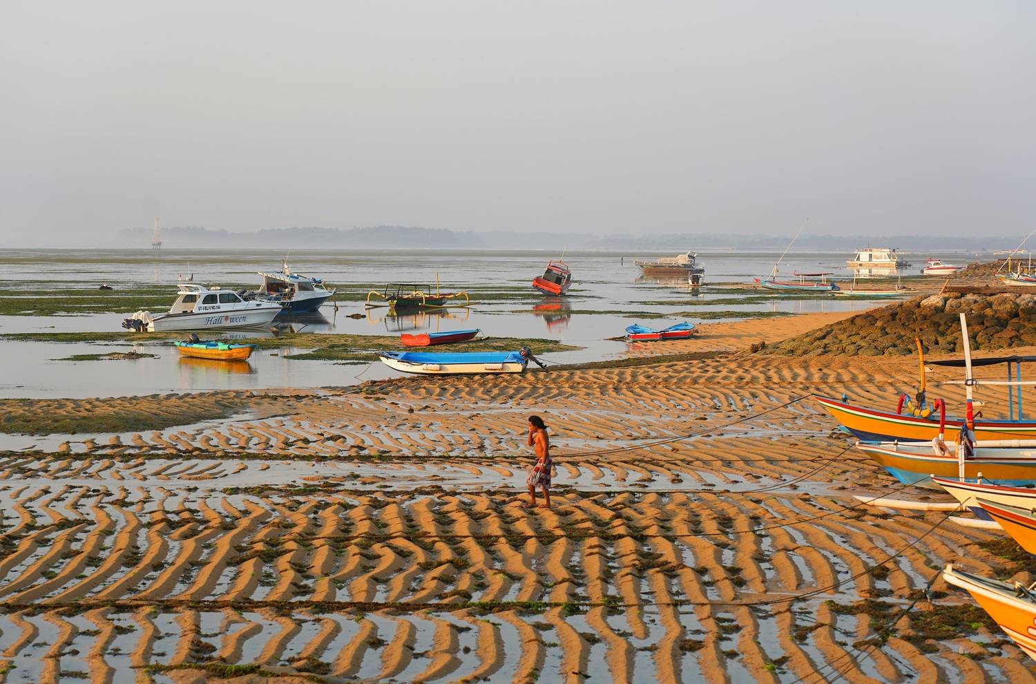 dawn, sunrise, shore, sea, ocean, sky, horizon, boat, color, light, reflection, landscape, nature, morning, bright, jukung, low tide,  Сергей Андреевич