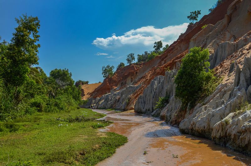 красный, речка, ручеёк, скалы, горы, овраг Ручей Фей фото превью