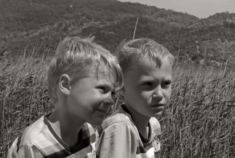 Близнецы фото превью