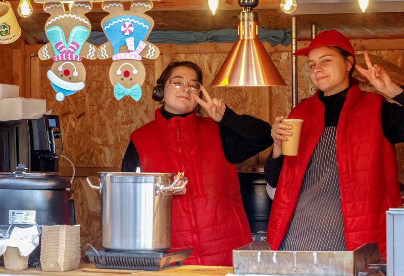 Калининград, продавец, фотография, улица, девушки, Россия, позитив, напитки, Свирин Вадим, Kaliningrad, seller, photography, street, girls, Russia, positive, drinks, Vadim Svirin Уличные продавцы напитков. фото превью