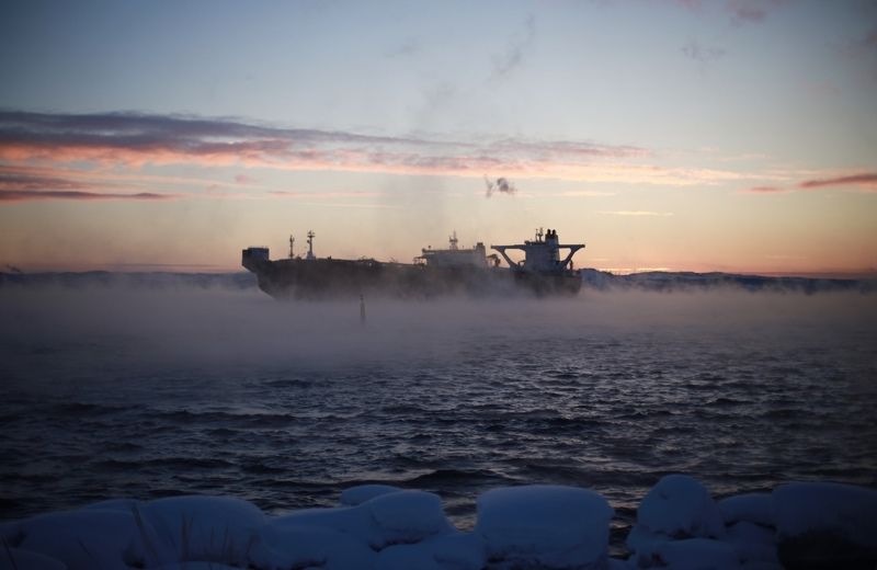 туман, залив, корабль, мороз, вечер, море, закат, иней, зима, берег «В морозном тумане» фото превью