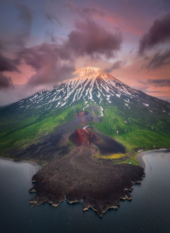 Тени алого заката. Остров Атласова, Курилы фото превью
