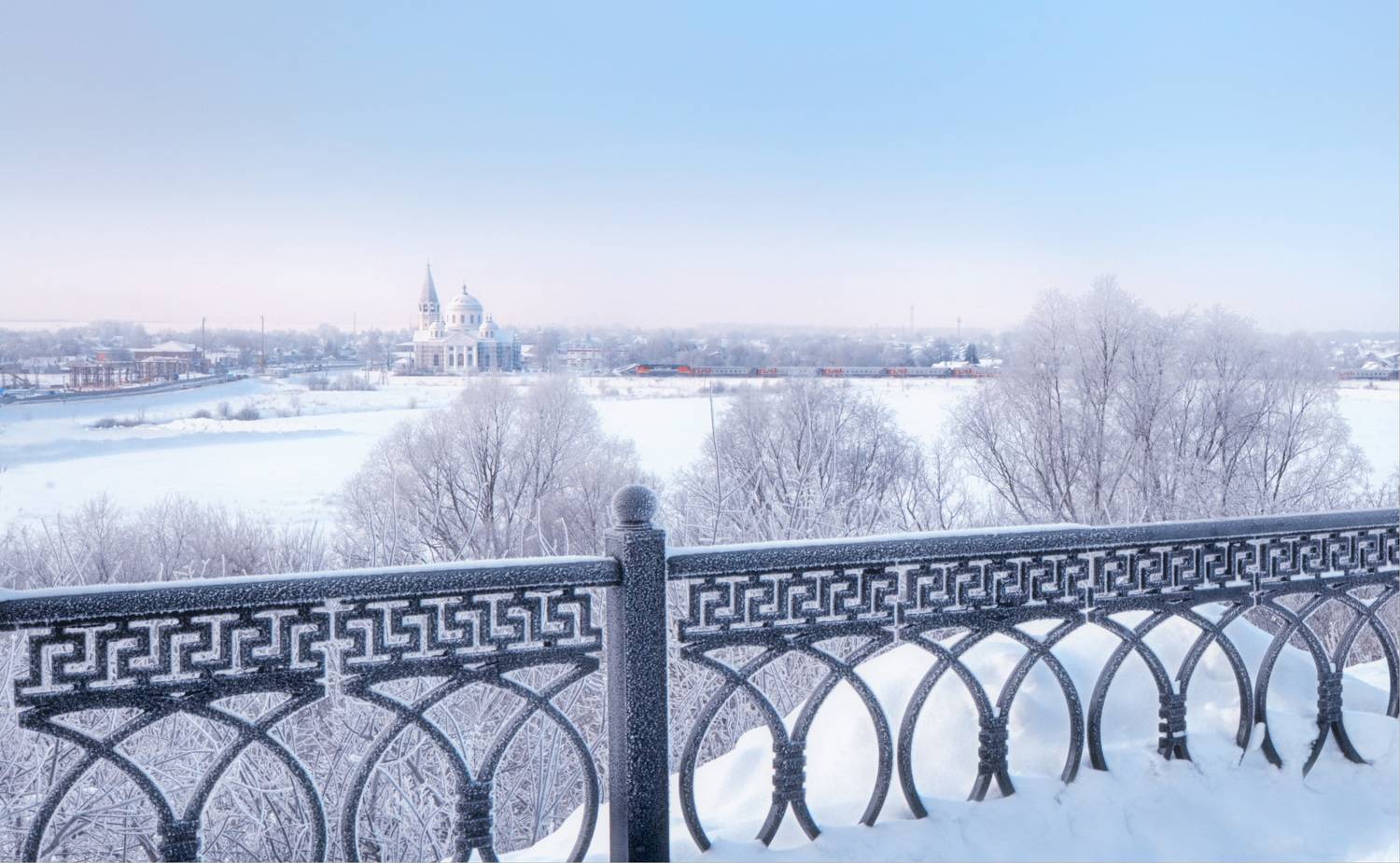 иней решётка церковь поезд, Вера Петри