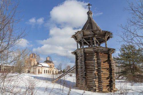 Уходящая под землю.
