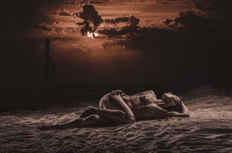 девушка на берегу фото превью