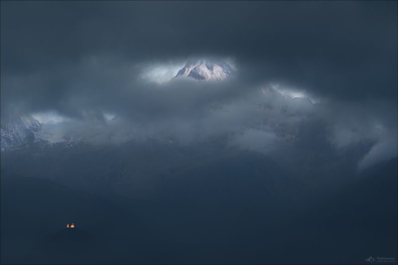 kazbegi, georgia, грузия, казбек, казбеги, степанцминда, гергети, троицкая церковь,фототур в грузию, phototravel.pro, осень в грузии, осенняя грузия, гергети, пейзажи грузии Призрачный Казбек фото превью