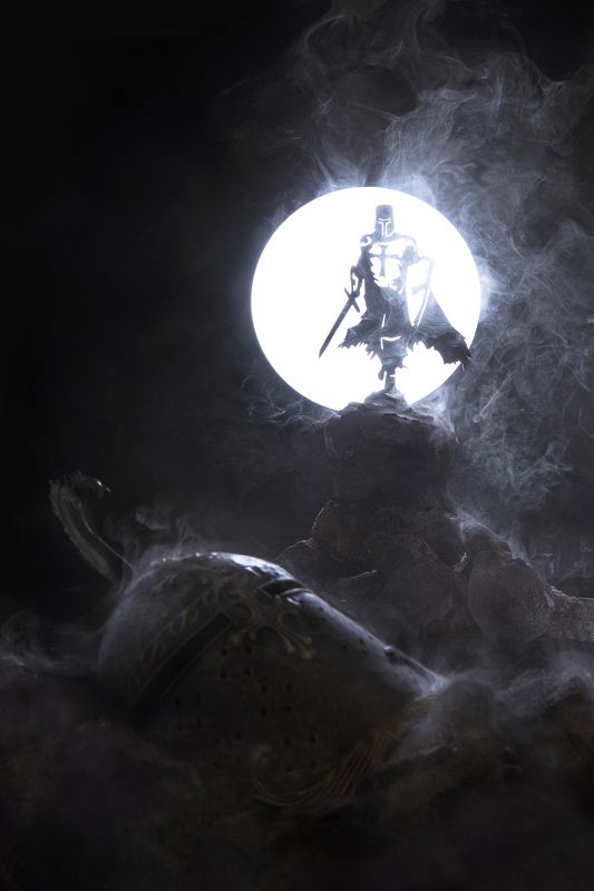 рыцарь, доспехи, шлем, старинный, винтаж, металл, постановка, фото, луна, ночь, дымка, оружие, схватка, баталия, битва, средневековье, доблесть, отвага, Мой Рыцарь фото превью