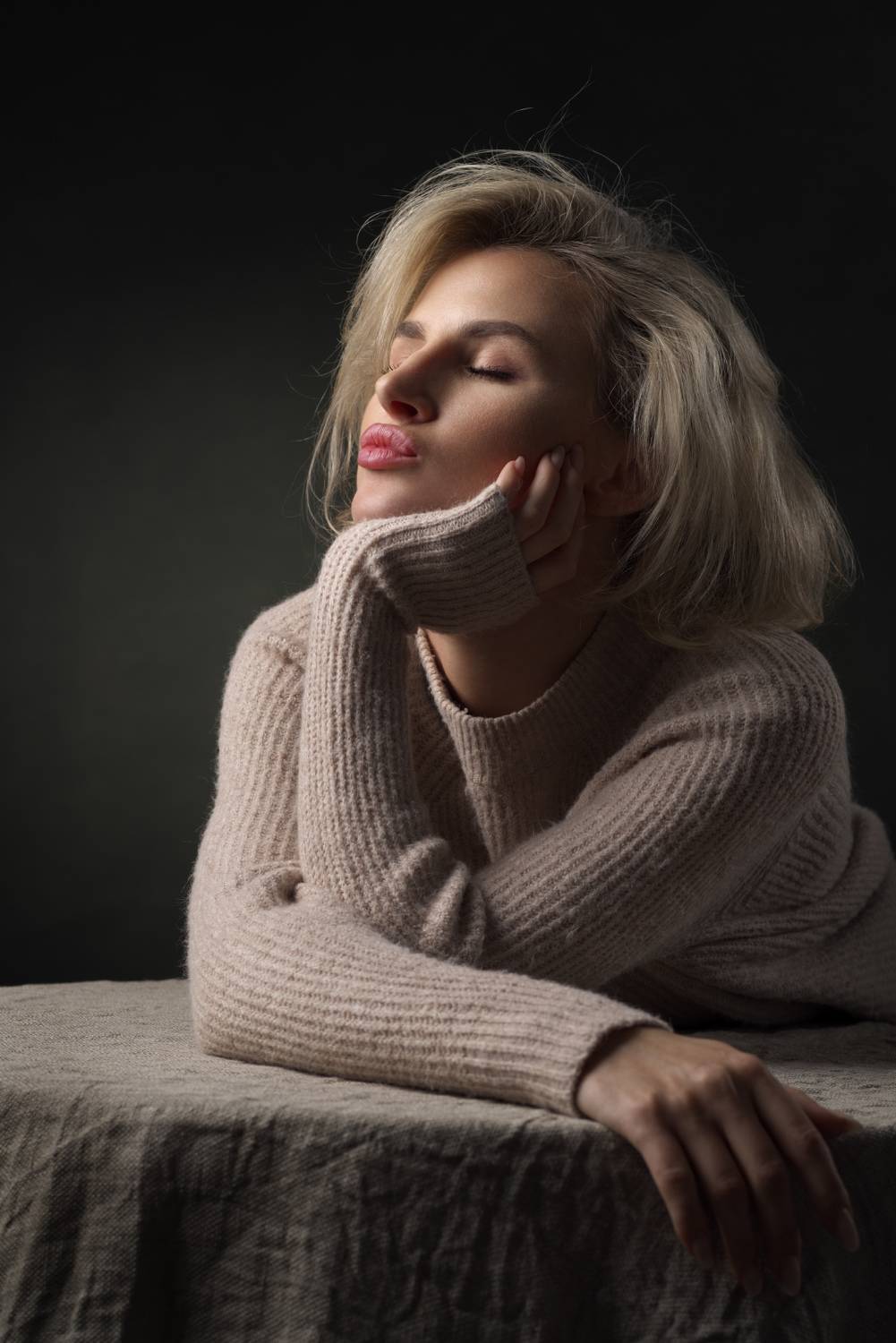 portrait, girl, hand, studio, Юрий Карасев