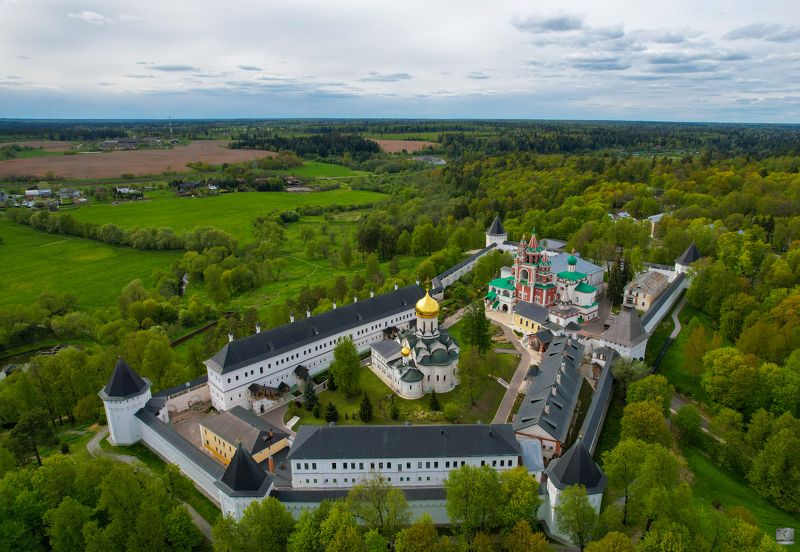 Вид на Звенигородский (Саввино-Сторожевский) монастырь фото превью